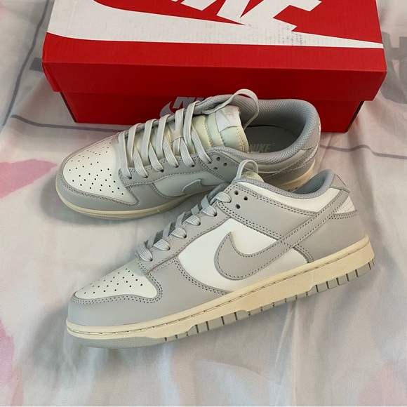 Nike Women Dunk Low Light Bone Grey - Picture 2 of 7